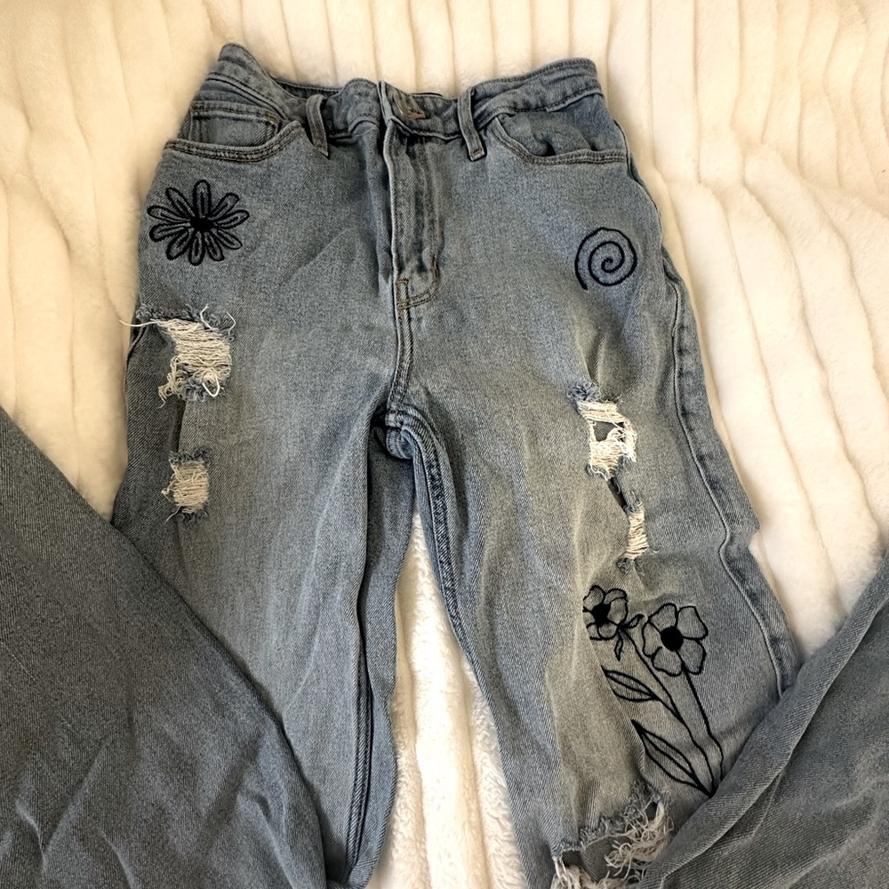 hollister high rise dad jeans w/ rips and cute designs